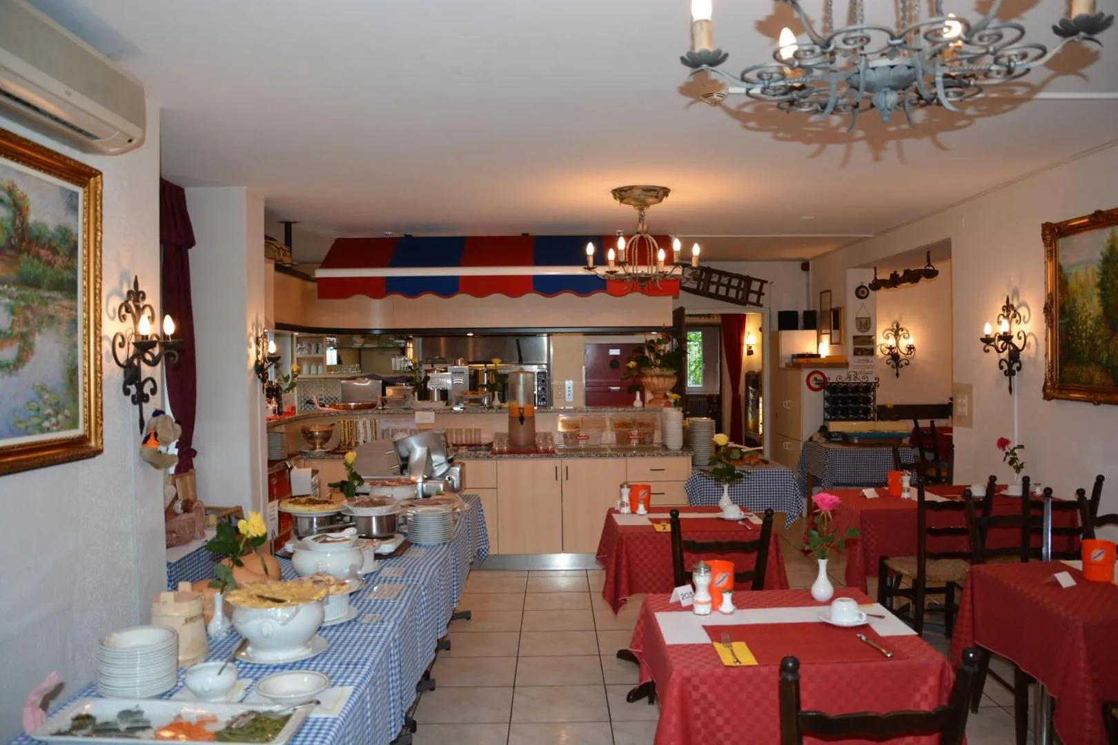 Ristorante in hotel e giardino